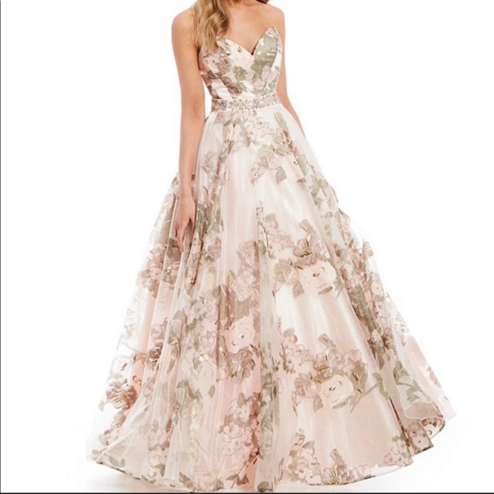 NWT beautiful full length strapless size 5 dress